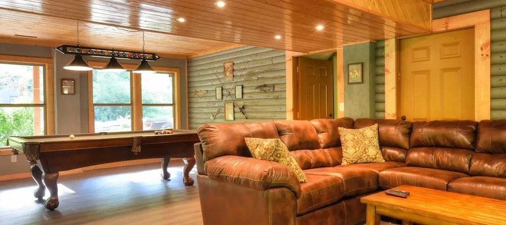 Rippling Waters Lodge 3 Bedroom Cabin by RedAwning, Whittier — photo 1