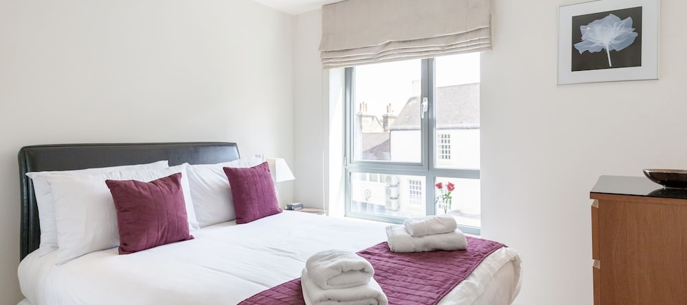 Roomspace Apartments -Marquis Court, 埃普瑟姆 — 照片 1