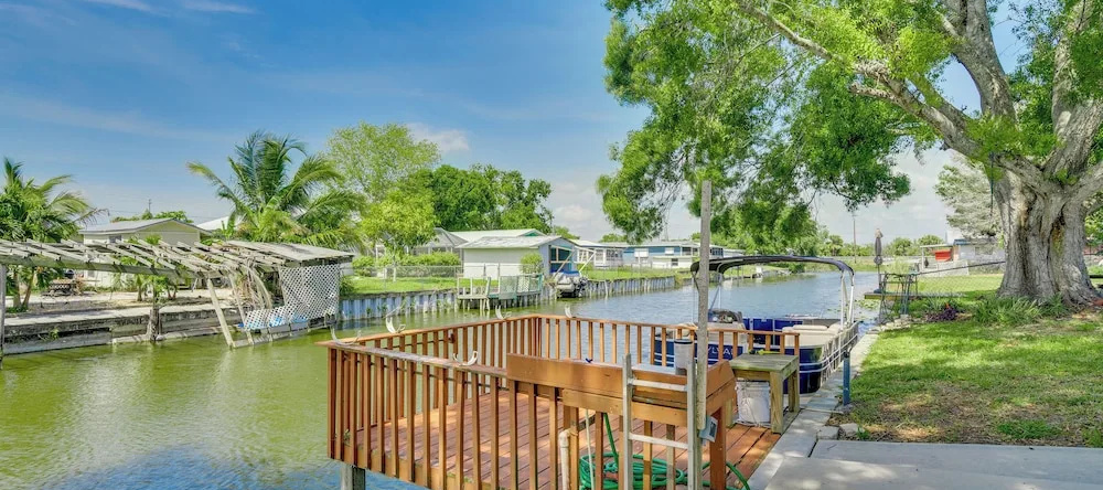 Waterfront Okeechobee Getaway W/ Backyard Dock!, Окичоби — фото 1
