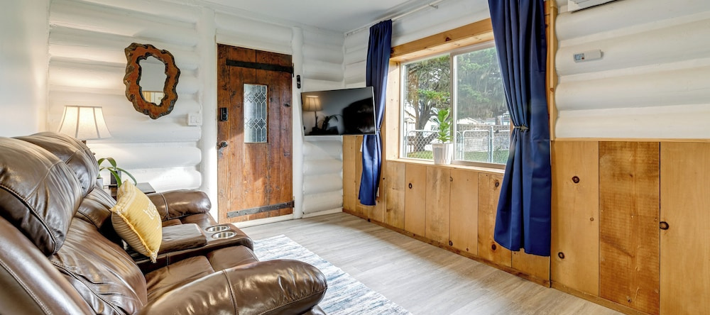 Unique Dog-Friendly Log Cabin: Short Walk To Ocean, Кресент-Сити — фото 1