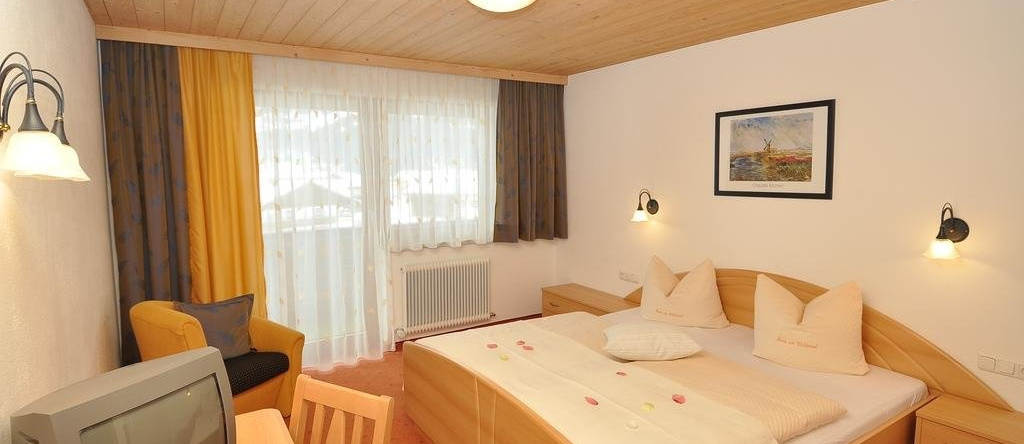 Haus am Waldrand, 巴赫 — 照片 1