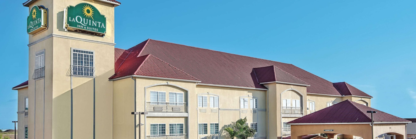La Quinta Inn & Suites By Wyndham Mercedes Outlet Mall, Мерседес — фото 1
