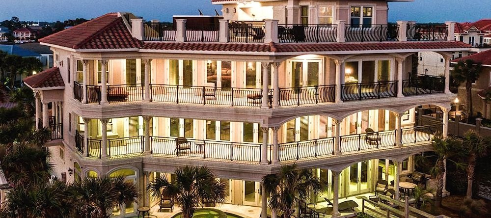 Capitano 7 Bedroom Holiday Home by Five Star Properties, 德斯坦 — 照片 1