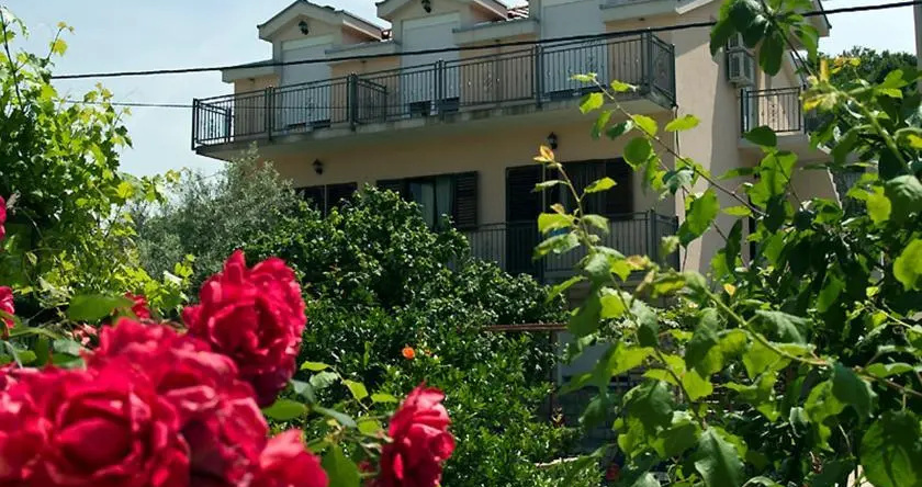 Franić Baćina Lakes Apartments, 佩拉奇科布拉托 — 照片 1