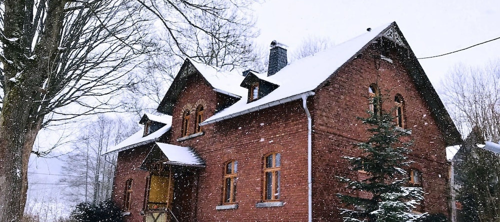 Cozy Holiday Home in Gürth With Private Garden, Bad Brambach — photo 1