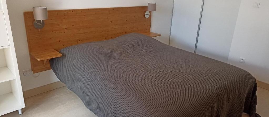 l-Ostalet, Bages — photo 1