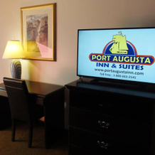 Port Augusta Inn and Suites, Comox — photo 2