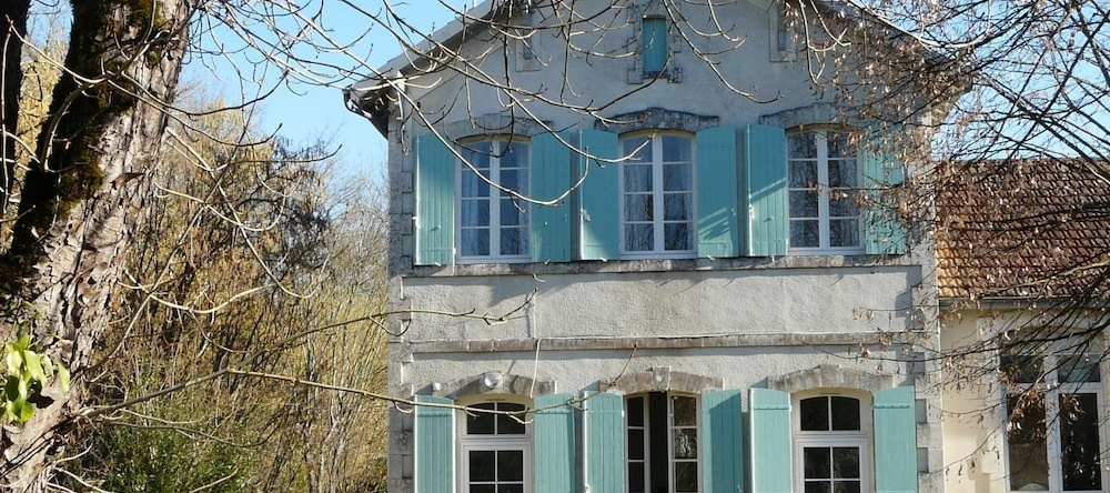 Pretty Holiday Home With Terrace, Garden, Barbecue, Veranda, Grezels — photo 1