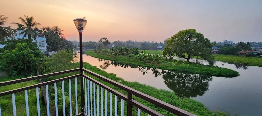 Riverscape Tranquil Serviced Apartments, Aluva — фото 1