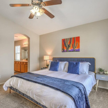 Extended Corporate Beautiful 2 Bedroom Condo With Community Pool Park, Henderson — photo 2