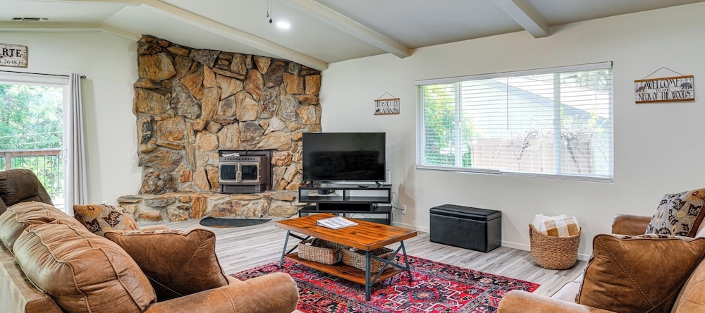 Furnished Deck & Fire Pit: Sherwood Forest Cabin, Sherwood Forest — photo 1