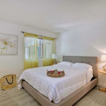 Serene Coastal Home Sleeps 8 1 Mile From Beach!, 恩西尼塔斯 — 照片 3