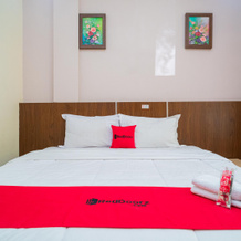 Reddoorz Plus Syariah @ Jalan Dokter Wahidin Bojonegoro, Боджонегоро — фото 3