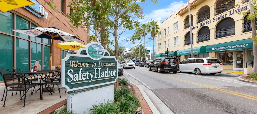 NEW Canopy Cabana Luxury Downtown Apt, Safety Harbor — photo 1