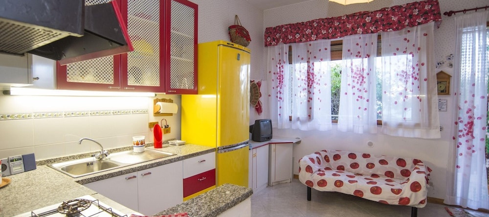 House With one Bedroom in Caronia, With Wonderful sea View, Shared Pool, Enclosed Garden, 卡罗尼亚 — 照片 1