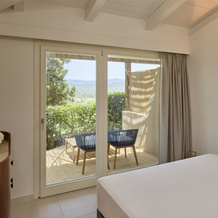 Baia di Chia Resort Sardinia, Curio Collection by Hilton, 多穆斯德玛丽亚 — 照片 3