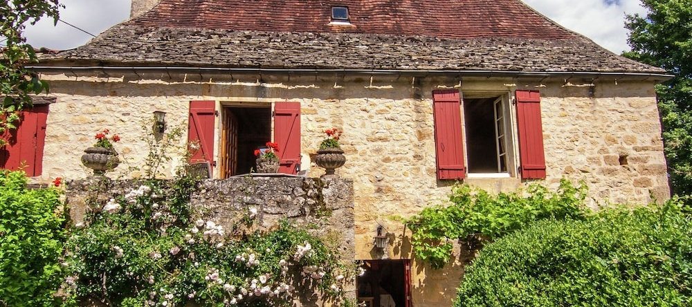 Spacious Farmhouse with private garden in Saint-Cybranet, Saint-Cybranet — photo 1