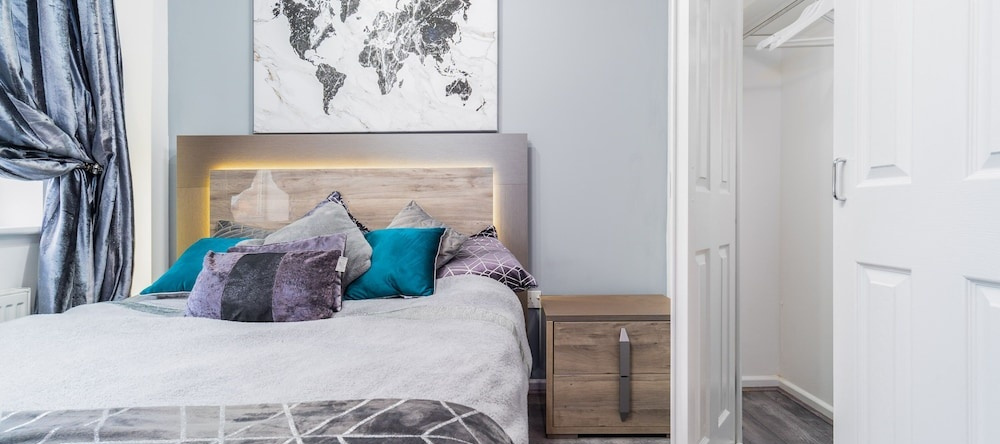 Stunning 2-Bed Apartment In Tipton Sleeps 3, Типтон — фото 1
