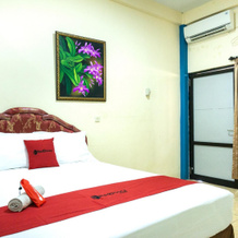 RedDoorz near H. Hasan Aroeboesman Airport, 恩德 — 照片 3