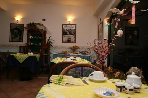 Hotel Lo Scoiattolo, Роккаразо — фото 1