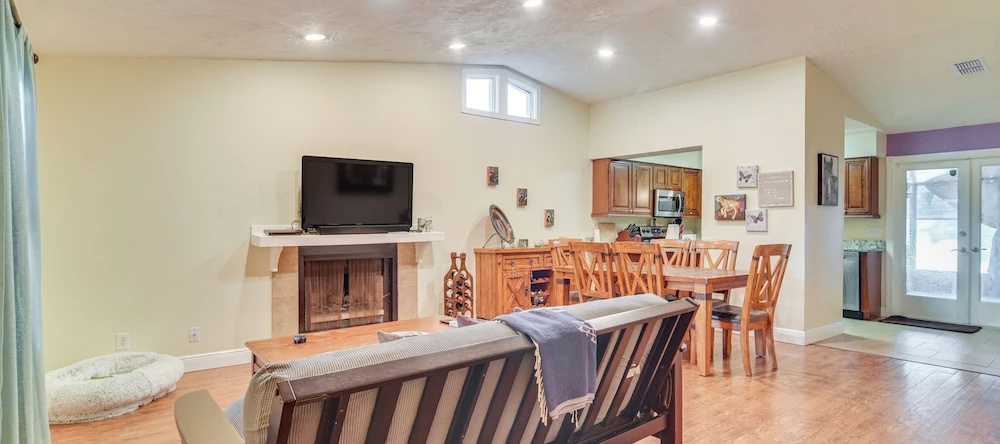 Pet-friendly Tampa Bay Getaway: Walk to the Water!, Oldsmar — photo 1