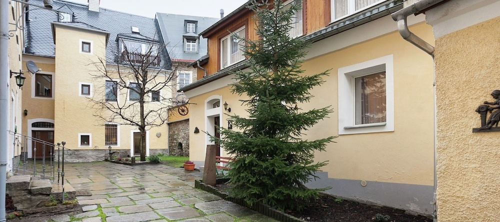 Alluring Holiday Home in Annaberg - Buchholz near Nightlife, 安娜贝格-布赫霍尔茨 — 照片 1