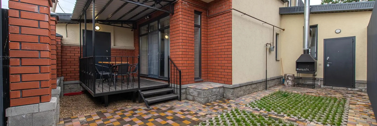 3-room cottage Nutcracker 2, with a terrace, private territory and lake view, 泽廖纳亚波利亚纳 — 照片 1