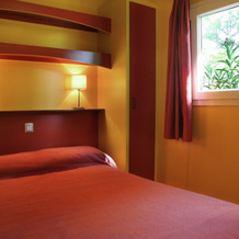 Chalet With air Conditioning on Beautiful Park, 卡斯特列特-伊-拉-戈尔纳尔 — 照片 4