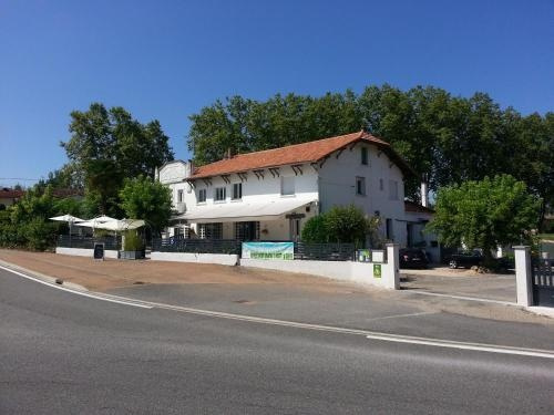 Restaurant Gite Le Délice Des Papilles, 布吕尼凯勒 — 照片 1