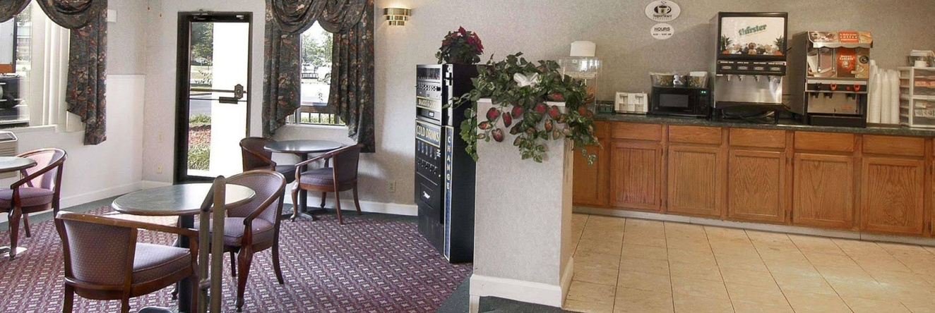 Super 8 Motel - Lumberton, Lumberton — photo 1