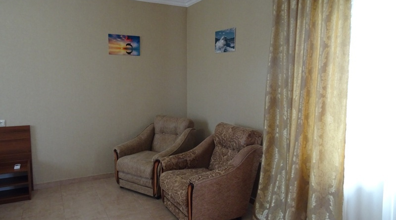 Robinzon mini-hotel, Hypsta — photo 1