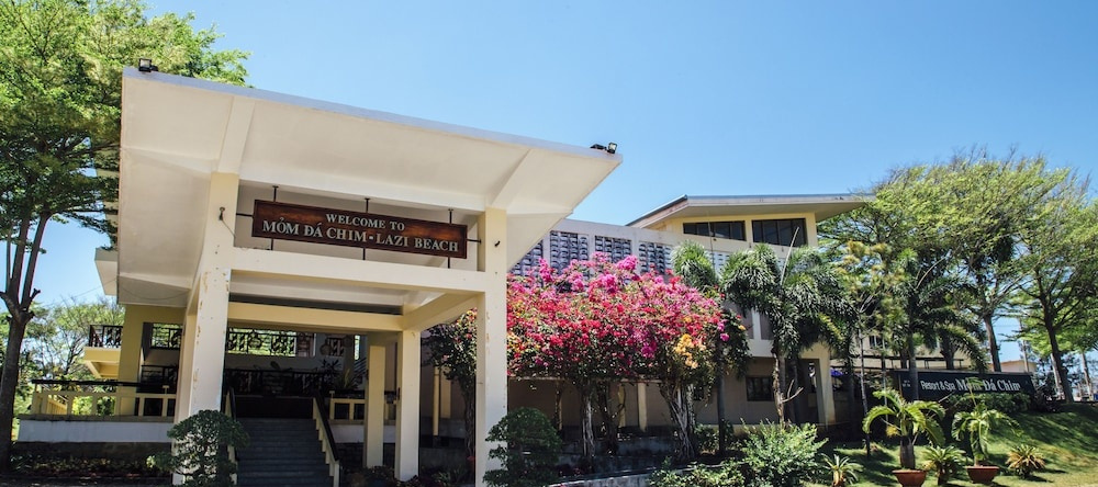 Lazi Beach - Mom Da Chim Resort, La Gi — photo 1