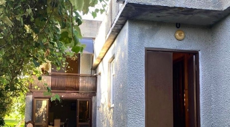 Dom u voln Private house, 巴布沙拉 — 照片 1