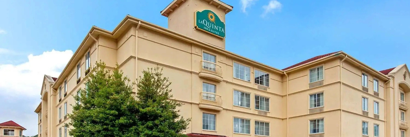 La Quinta Inn & Suites Birmingham Hoover, Гувер — фото 1