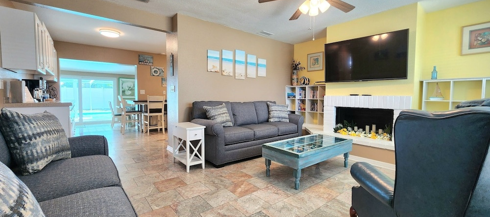 Sleeps 12 4 Bedroom Pool Home Close to Beaches Restaurants & More 4 Home by Redawning, 布雷登顿 — 照片 1