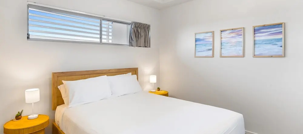 Birtinya 1-bed With Canal Views and Pool, 伯廷亚 — 照片 1