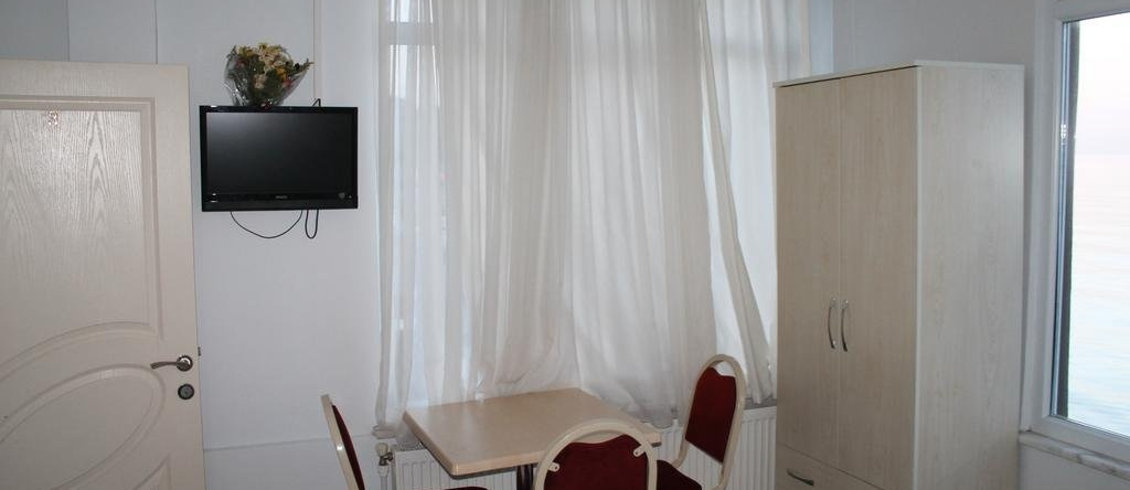 Kirmizi Yali Motel, 奇纳尔哲克 — 照片 1