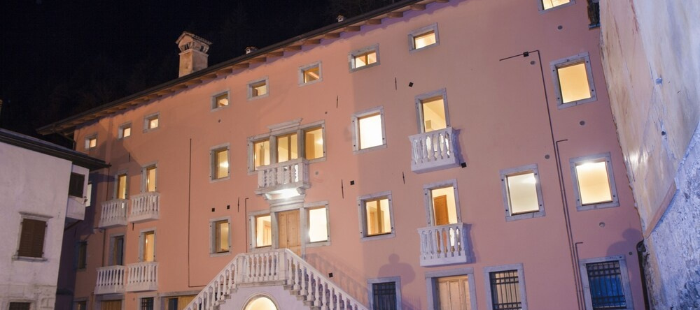 Perarolo Halldis Apartments, 佩拉罗洛迪卡多雷 — 照片 1