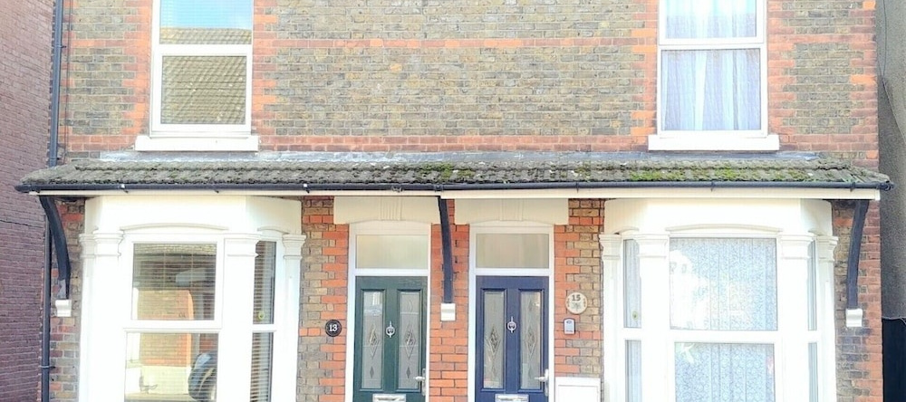 3-bed House With Superfast Wi-fi, DW Lettings 15vr, 锡廷伯恩 — 照片 1