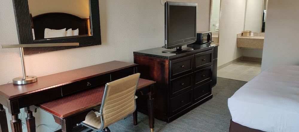 Americas Best Value Inn Lumberton, Lumberton — photo 1