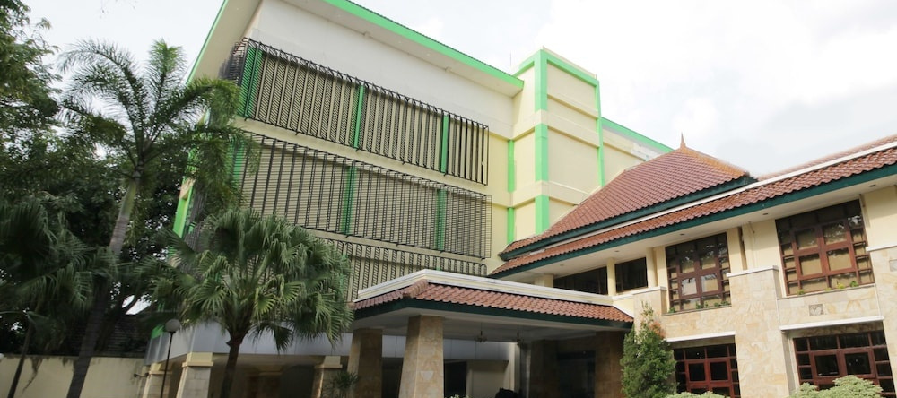 Airy Alun Alun Bojonegoro Trunojoyo 2, Боджонегоро — фото 1