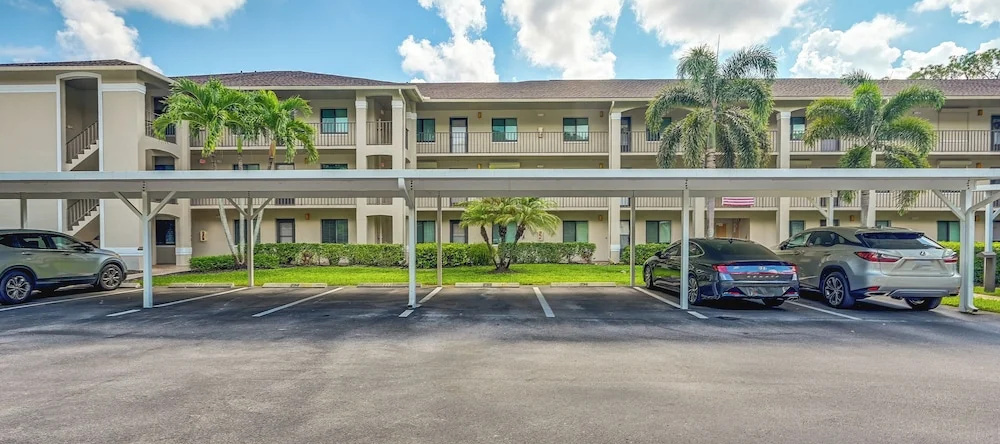 3 Mi to Beaches: Naples Condo w/ Pool Access!, 东那不勒斯 — 照片 1