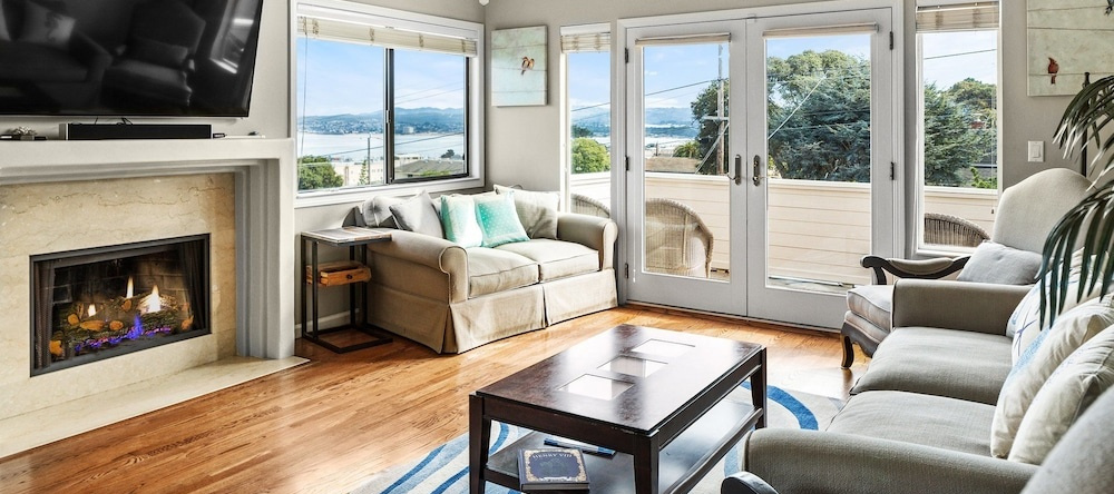 David Home 566 4 Bedrooms 2 Bathrooms Home, Monterey — photo 1