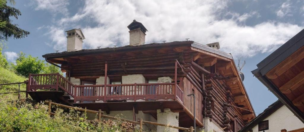 HelloChalet - Chalet da MiRo - Sunny terraces with stunning Matterhorn views, reachable on foot 200mt from car park, 瓦尔图尔南什 — 照片 1