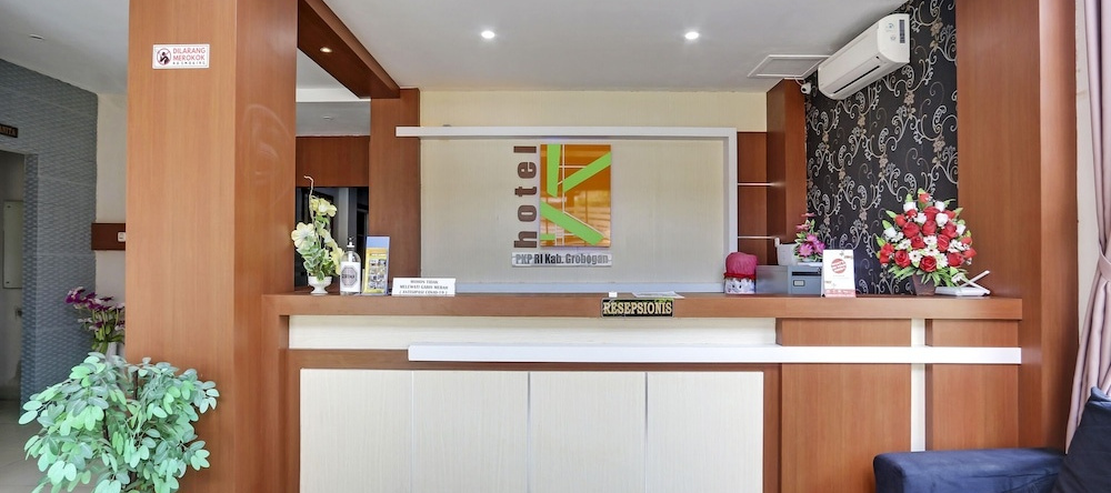 OYO 90973 Hotel Karunia Pkpri Grobogan, 普沃达迪 — 照片 1
