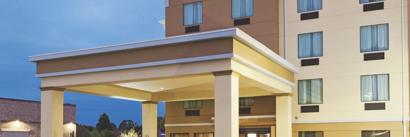La Quinta Inn & Suites By Wyndham Warner Robins - Robins Afb, Уорнер-Робинс — фото 1