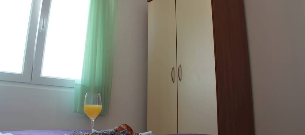 Sea View Apartment Ruza, Sleeps 4, Остров Углян — фото 1
