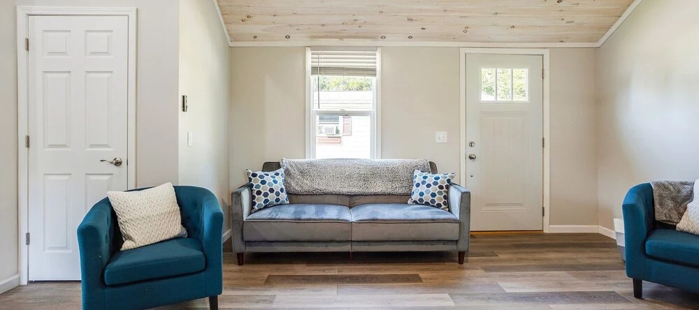 Newly Remodeled Home In Perfect Location To Visit Lake Erie Or Cleveland 2 Bedroom Home by Redawning, 休伦 — 照片 1