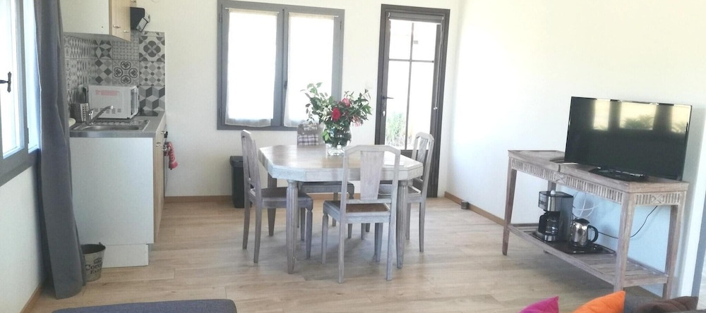 House With One Bedroom In Saint-Gilles, With Shared Pool And Wifi, Сен-Жиль — фото 1