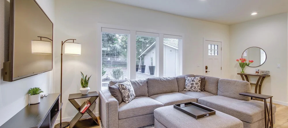 Private Yard & Fire Pit! Modern Kirkland Abode, Киркленд — фото 1